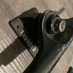Thunder Trucks (159m) Skateboard