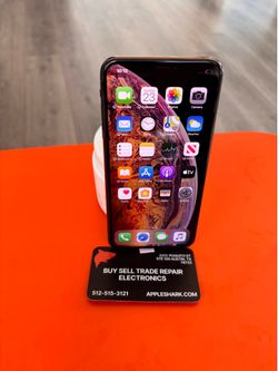 iPhone XS Max 256GB Unlocked to any carrier! 90 Day warranty! We offer financing.