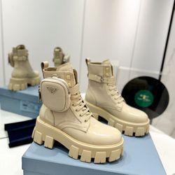 Women’s boots 👢 Size 39