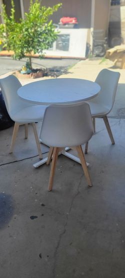 mesa con sillas