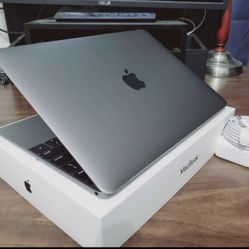 MacBook Laptop, Intel Core m3, Updated MacOS, box, 17