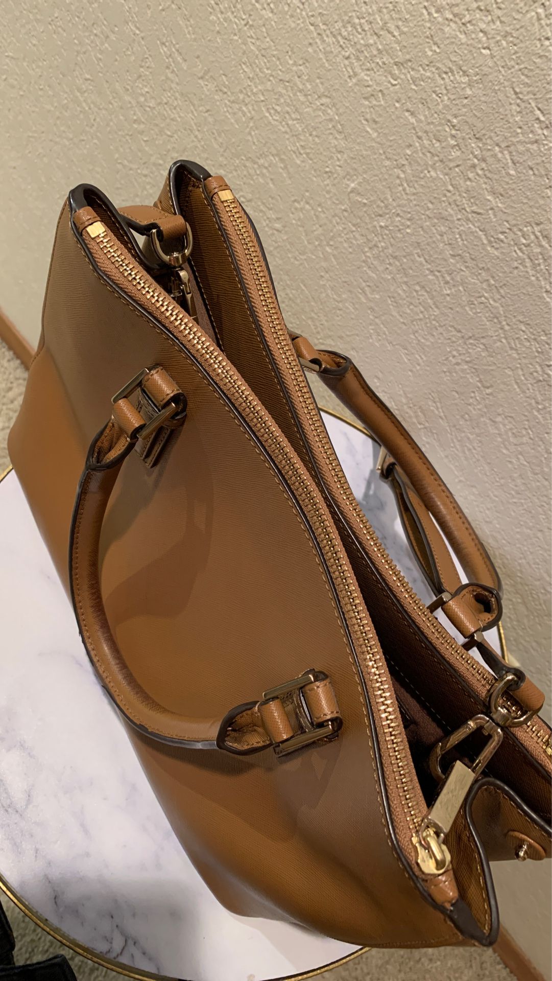 Tory Burch Saffiano Leather Bag for Sale in Seattle, WA - OfferUp