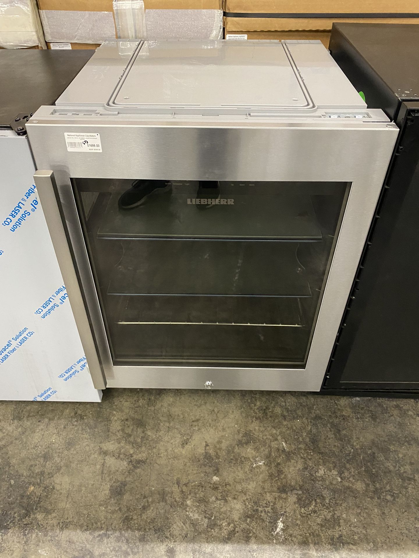 Liebherr RU510 24 Inch Built-In Undercounter Beverage Center with 3.8 Cu. Ft. Capacity