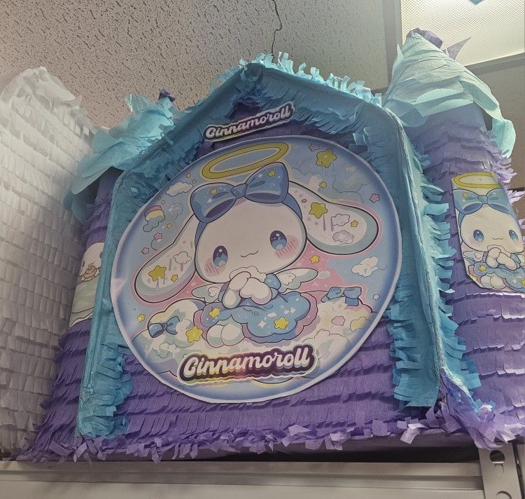 Cinnamo Roll Piñata