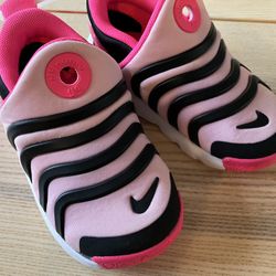 Toddler Size 7 Nike Dynamo Go Sneakers