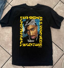 Tupac tee shirt size medium
