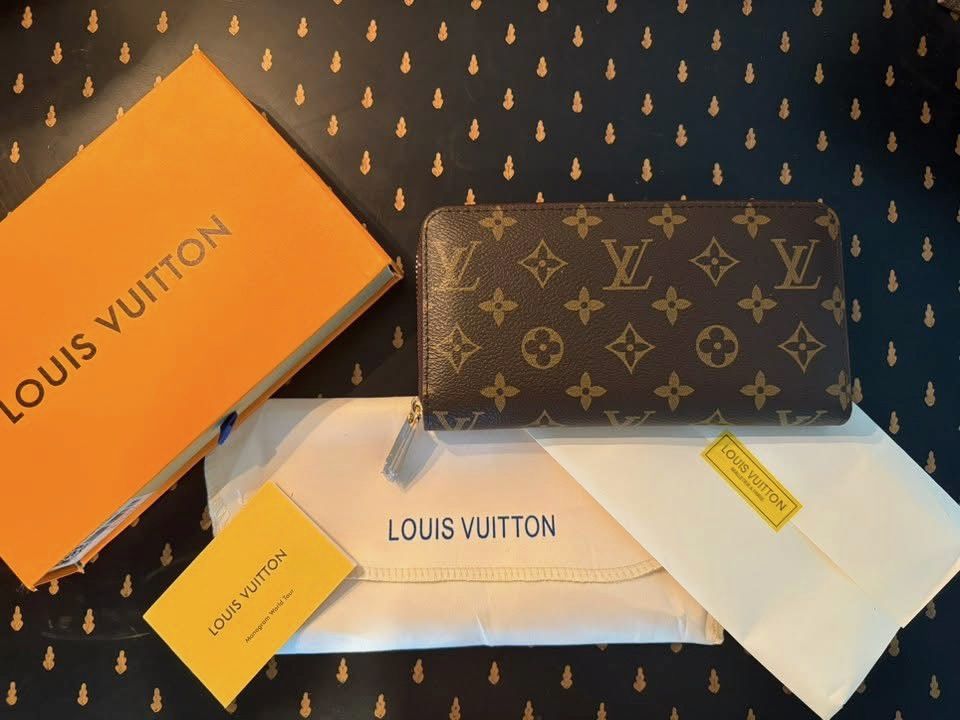 Louis Vuitton Monogram Poppy Zippy Wallet