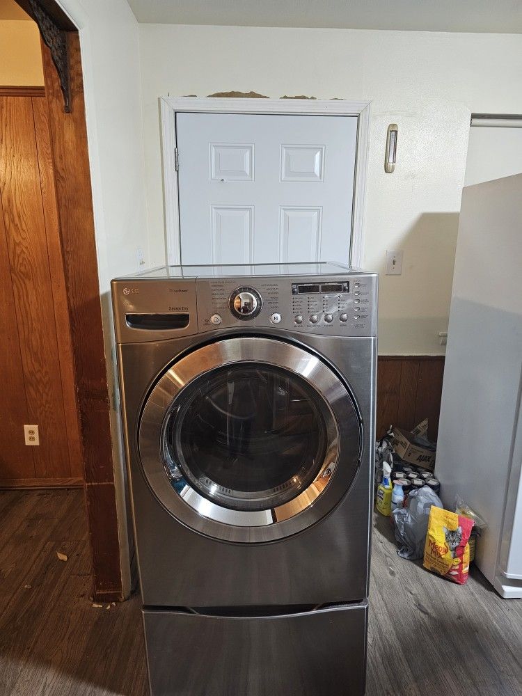 LG STAINLESS STEEL ELECTRIC DRYER XL CAPACITY EXCELLENT CONDITION HEAVY DUTY DELIVERY AVAILABLE FOR EXTRA FEE WE DO REPAIRS