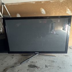 55" Samsung TV comes w/remote