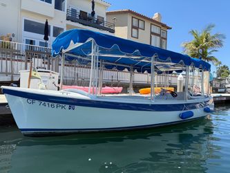 Duffy 18’ Electric Boat - BRAND NEW BATTERIES - Turnkey