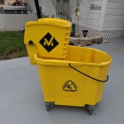 32 Quart Commercial Mop Bucket And Ringer