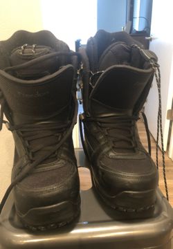 Snow boots size 7 black