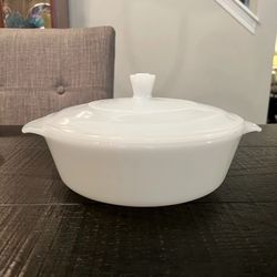 Anchor Hocking Fire King Milk Glass 1 1/2 Qt Covered Casserole