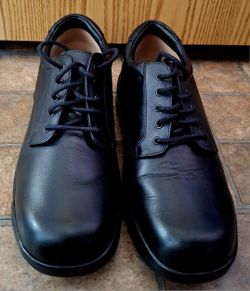 BRAND NEW MEN'S APEX SHOES SIZE 10.5