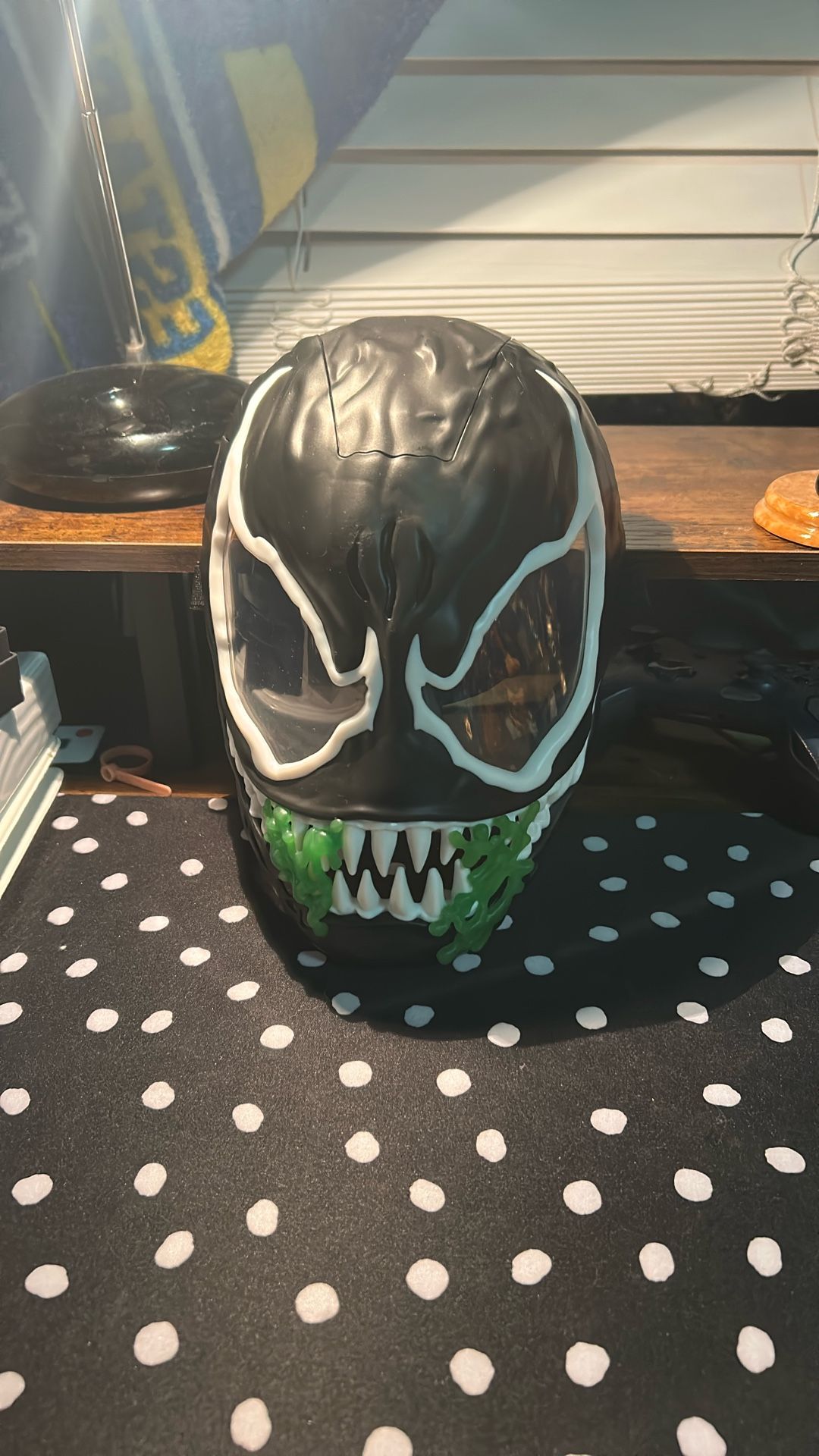 Glowing Venom Mask