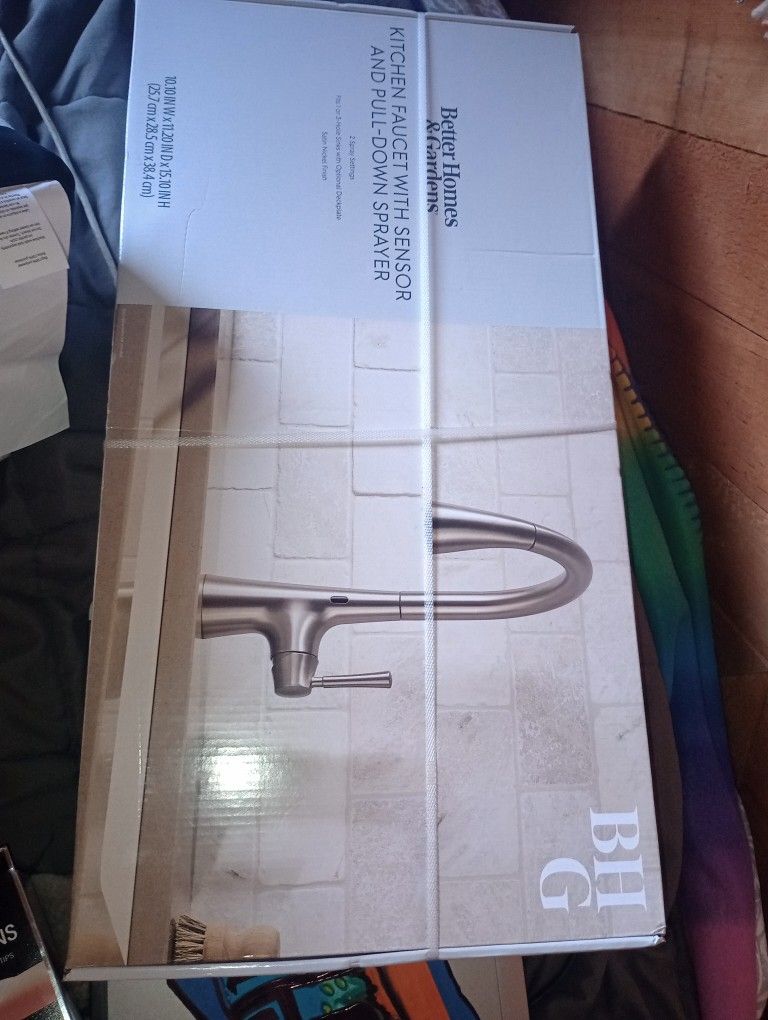 Faucet Mount With Sensor Activation 