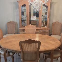 Stanley French Provincial Dinining set and Hutch