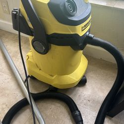 Big Commercial Vacuum With Three Attachments 