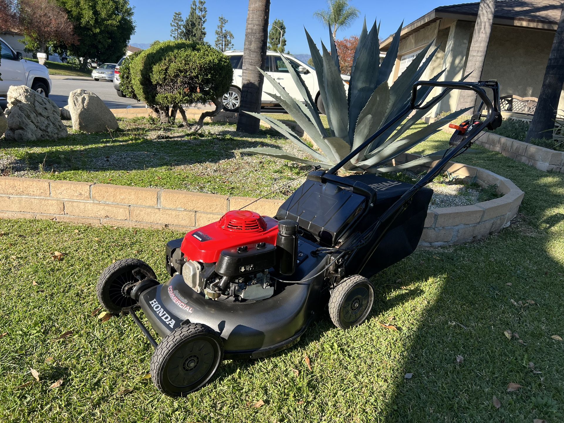 HondaHRC 216  hydrostatic transmission Commercial Lawn Mower