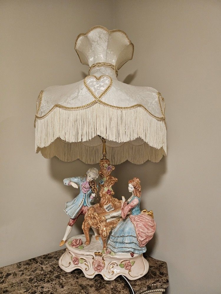 Vintage Italian Capodimonte Lamp