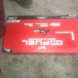 Milwaukee M12 Brushless Fuel 6in. Pruning Chain Saw 