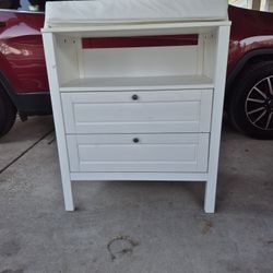 Nice Excellent Condition Ikea Syndvik Changing Table / Chest Of Drawers.