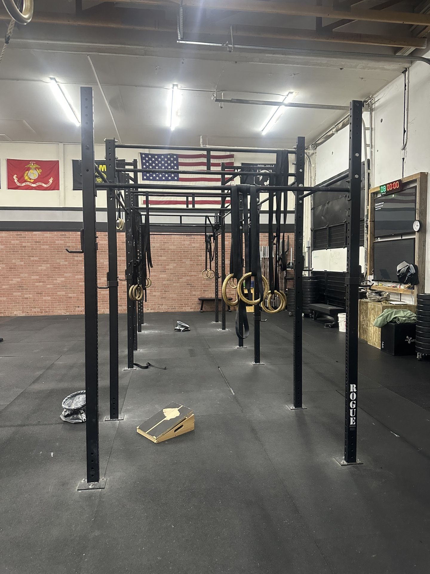 24ft Rig + 2 Extra Uprights And 20 Pull-up Bars