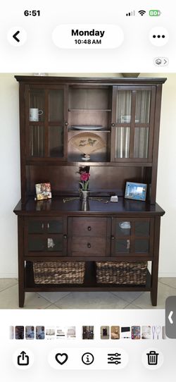 Pier 1 full hutch