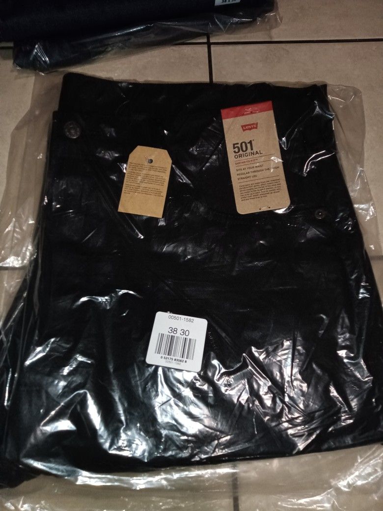 All Black Levis 501
