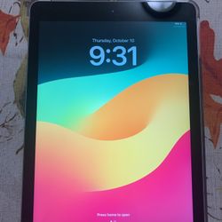 Apple iPad 6th Generation 32GB Unlocked Like New!