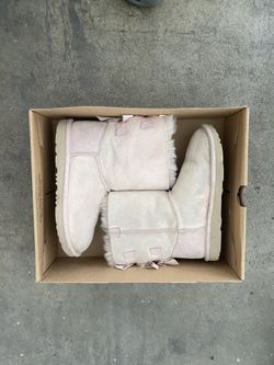 Pink bow UGGS