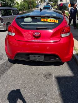 Hyundai Veloster, Red