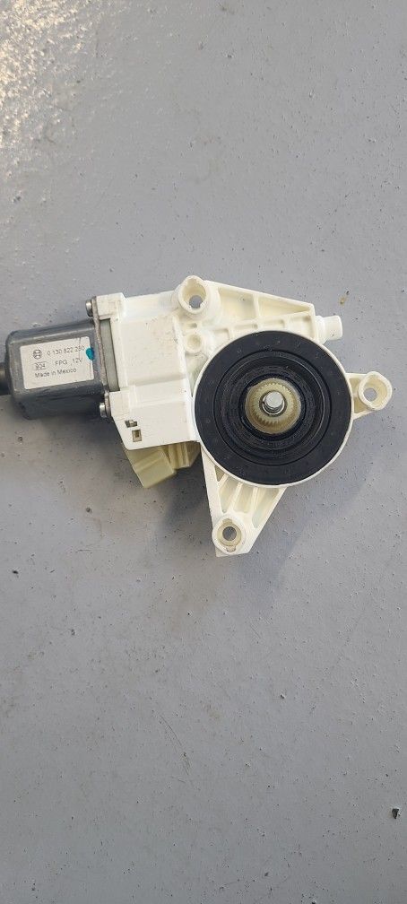 2006 Mercedes Ml500 Right Rear Window Motor.