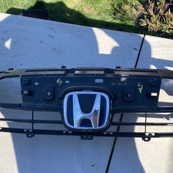 2021 2022 Honda Accord Front bumper upper Grill panel 71112-TVA-F0