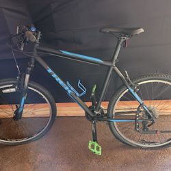 TREK 820 Large Frame