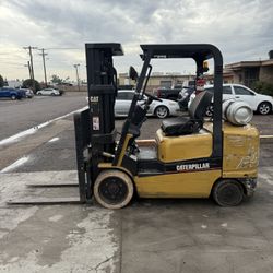2001 Caterpillar GC30K forklift