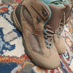 Womens hiking boots....Hi-Tec Ohio Mid rise Waterproof Suede...sz 9