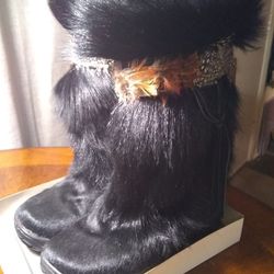 NEW! BEARPAW Fur and Feather Trim Boots