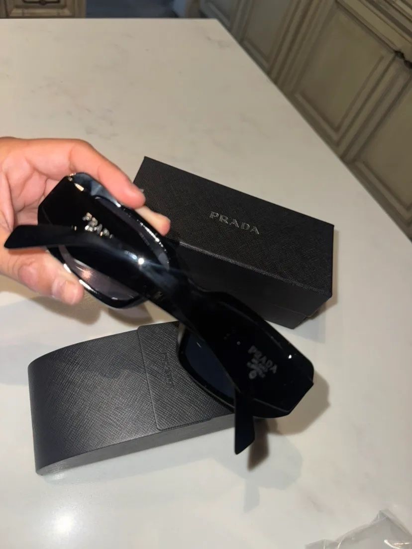 Prada Glasses read Discription