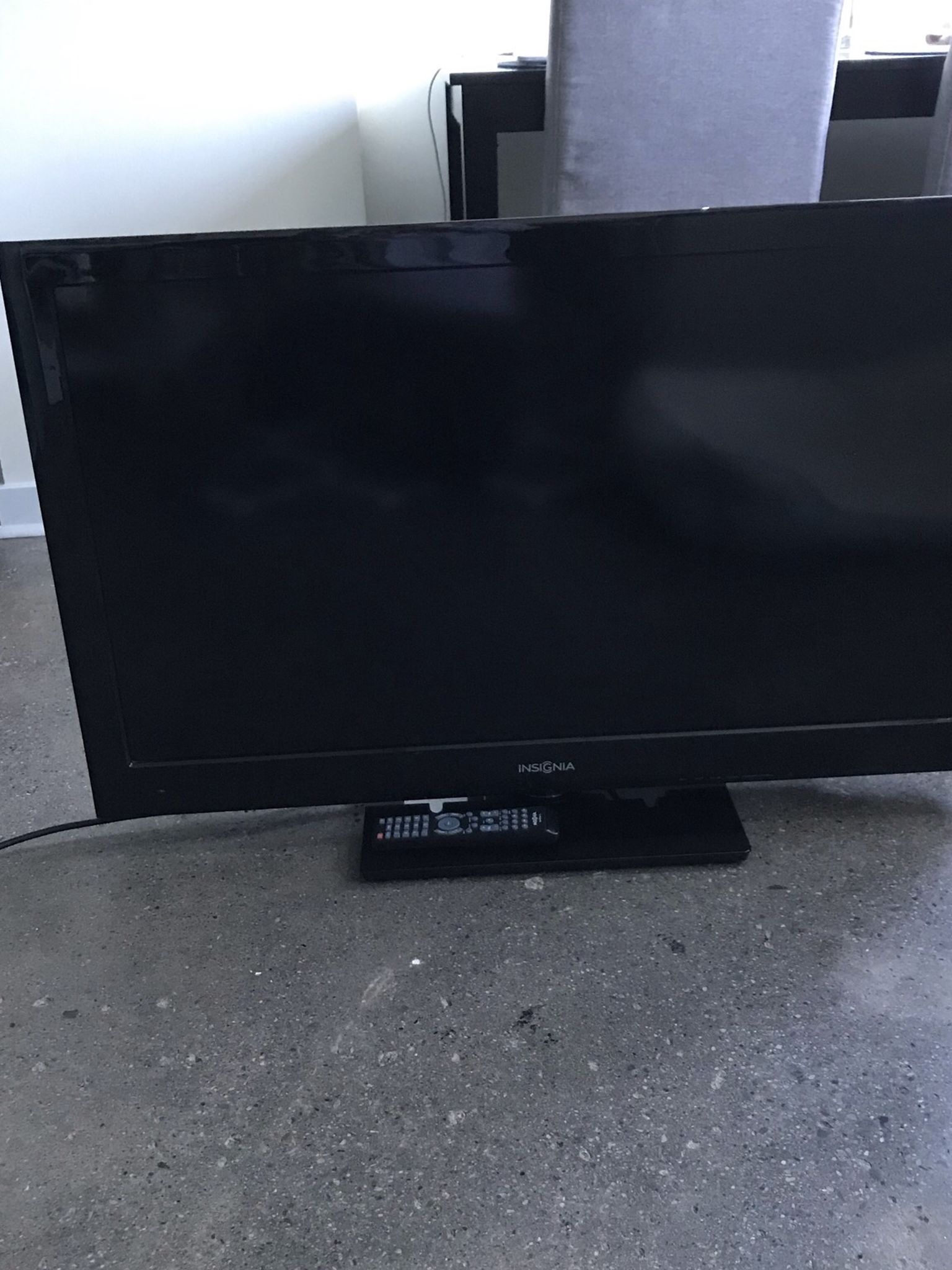 40” Insignia TV