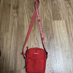 Red Supreme Ss18 Shoulder Bag
