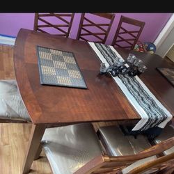 Dining Table With 8 Chairs  With  Decorations Very Good Condition 