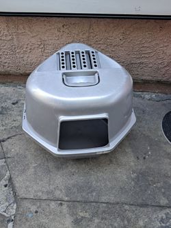 Pet litter box