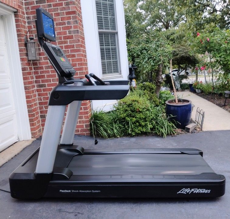 LIFE FITNESS Integrity Treadmill with Up grade CONSOLE/ HDTV

