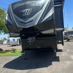 381M Momentum Toyhauler
