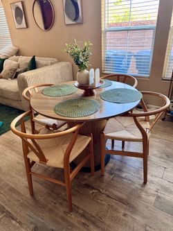 Round Wood Dining Table with 4 Wishbone Chairs
