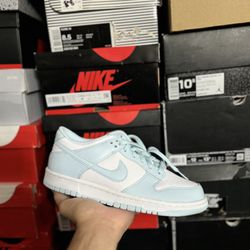DS Nike Dunk Low Glacier Blue size 6.5Y 8W