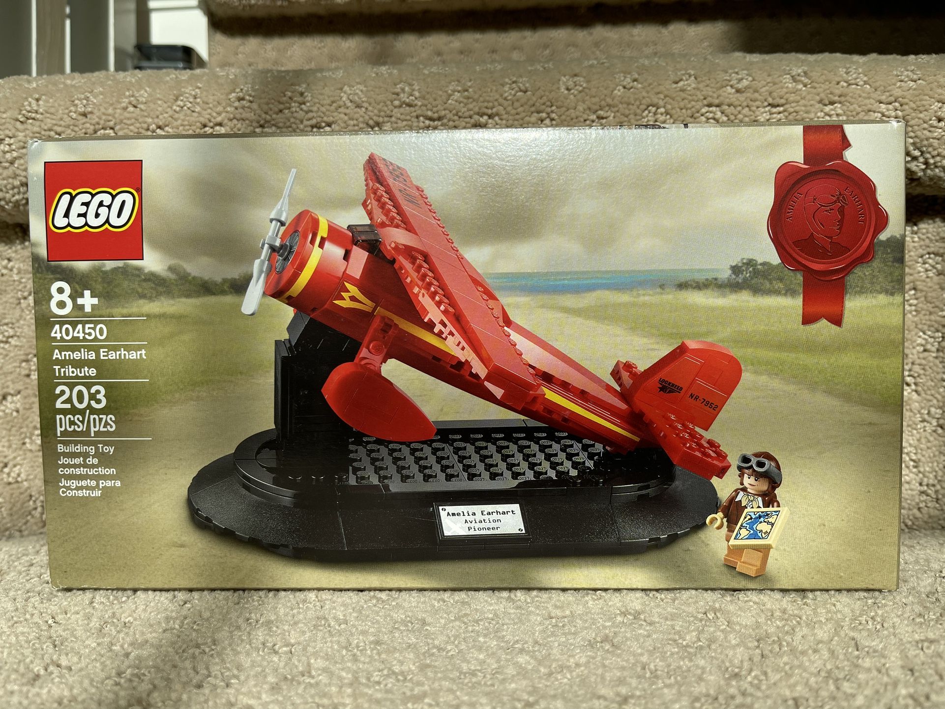 Lego Amelia Earhart Tribute 40450