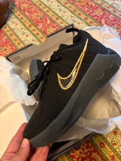 Basketball shoes