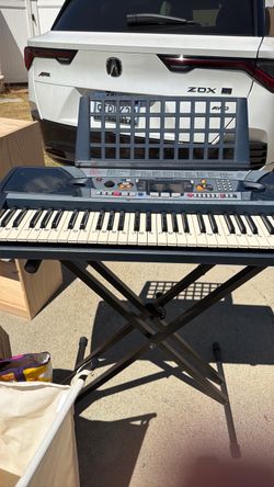 Yamaha Electronic Keyboard with Stand